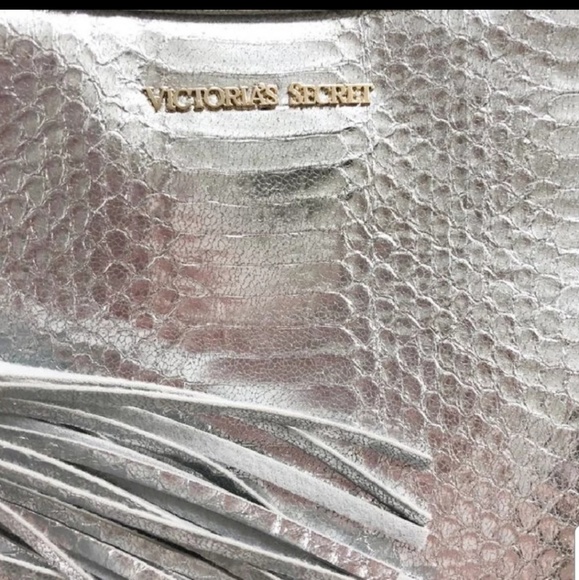 Victoria Secret NEW w tags silver crossbody bag - Picture 4 of 6